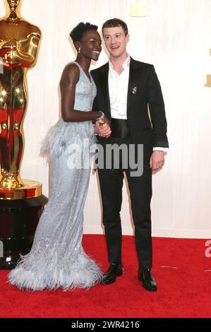 Lupita Nyong o und Joseph Quinn bei der Oscar Verleihung 2024 / 96. Annual Academy Awards im Dolby Theatre. Los Angeles, 10.03.2024 *** Lupita Nyong o und Joseph Quinn bei den 2024 96. Annual Academy Awards im Dolby Theatre Los Angeles, 10 03 2024 Foto:XJ.xBlocx/xFuturexImagex oscars 1016 Stockfoto