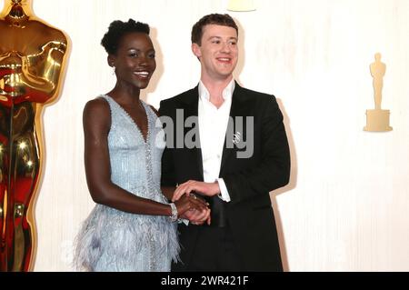 Lupita Nyong o und Joseph Quinn bei der Oscar Verleihung 2024 / 96. Annual Academy Awards im Dolby Theatre. Los Angeles, 10.03.2024 *** Lupita Nyong o und Joseph Quinn bei den 2024 96. Annual Academy Awards im Dolby Theatre Los Angeles, 10 03 2024 Foto:XJ.xBlocx/xFuturexImagex oscars 1017 Stockfoto