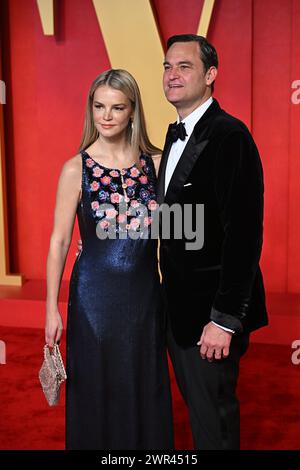 Kelly Sawyer Patricof (links) und Jamie Patricof nahmen an der Vanity Fair Oscar Party im Wallis Annenberg Center for the Performing Arts in Beverly Hills, Los Angeles, Kalifornien, USA Teil. Bilddatum: Sonntag, 10. März 2024. Stockfoto