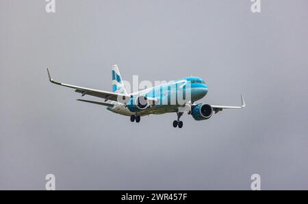 Ein Airbus A320-251N von British Airways befindet sich im Landeanflug auf den Flughafen Zürich. Der Airbus A320neo mit der Immatrikulation G-TTNA träg Stockfoto