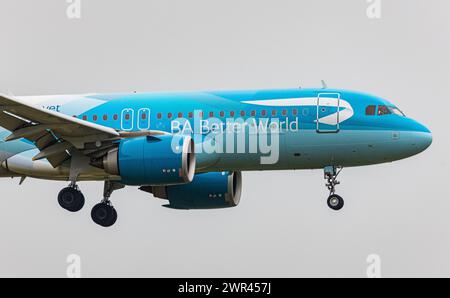 Ein Airbus A320-251N von British Airways befindet sich im Landeanflug auf den Flughafen Zürich. Der Airbus A320neo mit der Immatrikulation G-TTNA träg Stockfoto