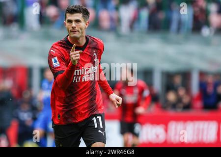 Mailand, Italien. März 2024. Christian Pulisic vom AC Milan feiert, nachdem er 2023/24 im Stadion San Siro ein Tor beim Fußballspiel der Serie A zwischen AC Milan und Empoli FC erzielt hat. ENDERGEBNIS : Mailand 1 | 0 Empoli Credit: SOPA Images Limited/Alamy Live News Stockfoto