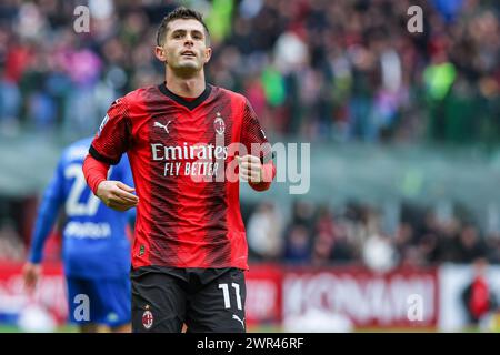 Mailand, Italien. März 2024. Christian Pulisic vom AC Milan feiert, nachdem er 2023/24 im Stadion San Siro ein Tor beim Fußballspiel der Serie A zwischen AC Milan und Empoli FC erzielt hat. ENDERGEBNIS : Mailand 1 | 0 Empoli (Foto: Fabrizio Carabelli/SOPA Images/SIPA USA) Credit: SIPA USA/Alamy Live News Stockfoto