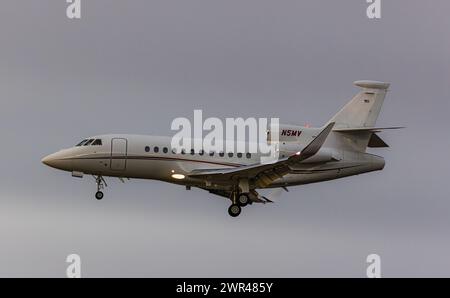 Ein Dassault Falcon 900EX eines Private Besitzers ist im Landeanflug auf den Flughafen Zürich. Der Privatjet bringt möglicherweise Gäste für das Worl Stockfoto