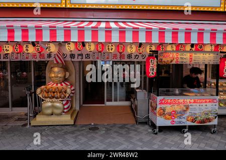 Berühmtes Takoyaki Restaurant, Dotombori (Dotonbori), Osaka, Japan Stockfoto