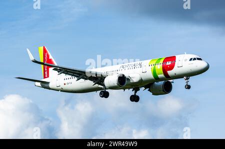 Ein Airbus A321-251N von TAP Air Portugal befindet sich im Landeanflug auf den Flughafen Zürich. Registrierung des Airbus A321neo CS-TJI. (Zürich, Schw Stockfoto