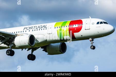 Ein Airbus A321-251N von TAP Air Portugal befindet sich im Landeanflug auf den Flughafen Zürich. Registrierung des Airbus A321neo CS-TJI. (Zürich, Schw Stockfoto