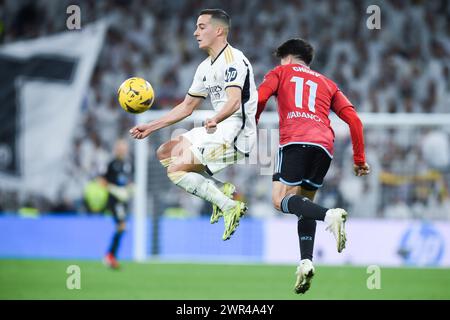 Madrid, Spanien. März 2024. Lucas Vazquez (L) von Real Madrid tritt am 11. März 2024 während des Fußballspiels der spanischen Liga (La Liga) zwischen Real Madrid und Celta de Vigo in Madrid an. Gustavo Valiente/Xinhua/Alamy Live News Stockfoto