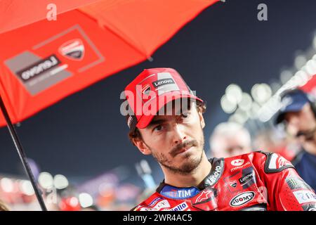 Doha, Katar. März 2024. Der italienische Fahrer Francesco Bagnaia des Ducati Lenovo Teams reagiert beim Rennen beim MotoGP Grand Prix von Katar in Doha, Katar, am 10. März 2024. Quelle: Qian Jun/Xinhua/Alamy Live News Stockfoto