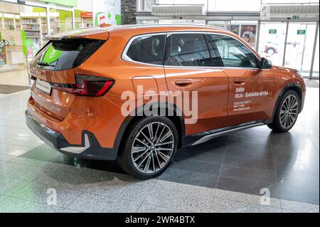 Nitra, Slowakei - 10. März 2024 : Ein modernes bmw-Auto aus der Nähe. BMW X1 xdrive 23i Premium Selection Car . Bayerische Motoren Werke AG allgemein bekannt Stockfoto