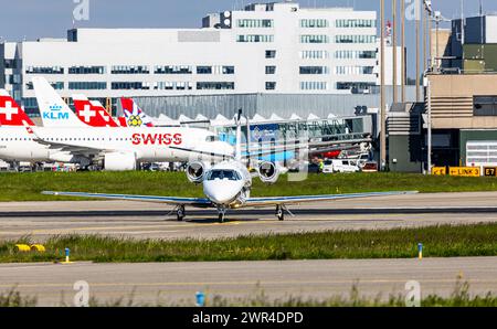 Ein Cessna 560XL Citation XLS+ von Aeropartner rollt auf dem Flughafen Zürich zur Startbahn. Registrierung OK-WND. (Zürich, Schweiz, 03.05.2023) Stockfoto