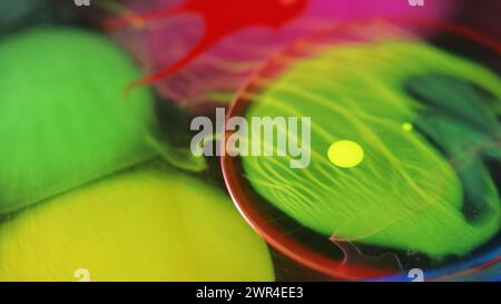 Ölblasen Farbe Wasser Mischung Neon Nebel Tinte Mischung Stockfoto