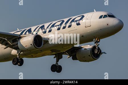 Ein Airbus A320-214 von Finnair befindet sich im Landeanflug auf den Flughafen Zürich. Registrierung OH-LXI. (Zürich, 06.06.2023) Stockfoto