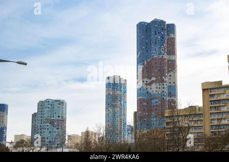 Nanterre, Frankreich, futuristischer Wolkenkratzer von les Tours aillaud des Architekten Emile aillaud im Quartier Pablo Picasso, nur Editorial. Stockfoto