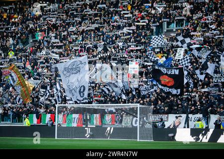 Turin, Italien. März 2024. Juventus-Fans wurden während des Spiels zwischen Juventus FC und Atalanta BC im Rahmen der italienischen Serie A im Allianz Stadium gesehen. Endpunktzahl: Juventus FC 2:2 Atalanta BC. (Foto: Nderim Kaceli/SOPA Images/SIPA USA) Credit: SIPA USA/Alamy Live News Stockfoto