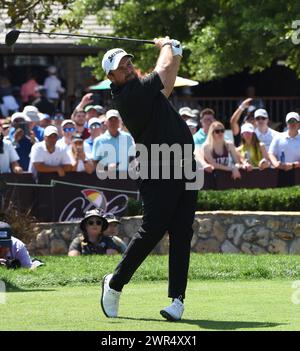 Orlando, Usa. März 2024. Shane Lowry aus Irland trifft seinen Abschlag auf das erste Loch während der letzten Runde des Arnold Palmer Invitational, der von MasterCard auf dem Arnold Palmer Bay Hill Golf Course in Orlando, Florida, präsentiert wurde. (Foto: Paul Hennessy/SOPA Images/SIPA USA) Credit: SIPA USA/Alamy Live News Stockfoto