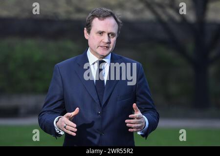 London, England, Großbritannien. März 2024. Sicherheitsminister Tom Tugendhat wird während der morgendlichen Medienrunde in Westminster interviewt. Autor: Thomas Krych/Alamy Live News Stockfoto