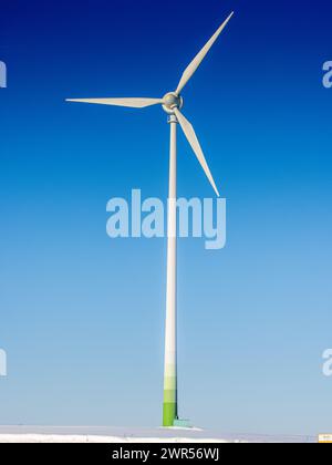 Eine Windkraftanlage bei Bonndorf im Schwarzwald im Landkreis Waldshut, Baden-Württemberg. (Bonndorf im Schwarzwald, Deutschland, 03.12.2023) Stockfoto