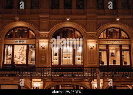 Goldenes Logozeichen der berühmten Boutique Baldinini. Ein italienisches Unternehmen, das Schuhe und Accessoires herstellt Stockfoto