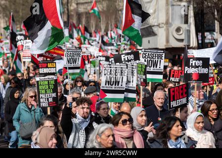 Pro-Palästina-protestmarsch in London, Großbritannien, Protest gegen den Konflikt im Gazastreifen und gegen israelische Besatzung und militärische Aktionen. Stockfoto
