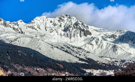 Der Grand PIC de la Lauzière ist der Höhepunkt des Lauzière-Grand Arc Massivs und dominiert den Celliers-Gletscher. Departement Savoie, Frankreich Stockfoto