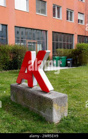 11.03.2024, Salzburg, AUT, unterwegs in Salzburg, Reportage, Themenbild, Verschiedene Themenbilder, Symbolbild, AK, ÖGB, im Bild Außenansicht, AK Salzburg, Logo, Schriftzug, ÖGB, ÖGB Österreichischer Gewerkschaftsbund, Arbeiterkammer, *** 11 03 2024, Salzburg, AUT, unterwegs in Salzburg, Reportage, Themenbild, verschiedene Themenbilder, Symbolbild, AK, ÖGB, im Bild Außenansicht, AK Salzburg, Logo, Schriftzug, ÖGB, ÖGB Gewerkschaftsbund Österreich, Arbeitskammer, Stockfoto