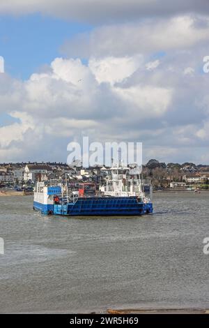 Die Plym II Torpoint Ferry überquert den Tamar in Richtung Plymouth. Neben der Verbindung von Torpoint mit Plymouth bieten sie eine schwimmende Brücke zwischen ihnen Stockfoto