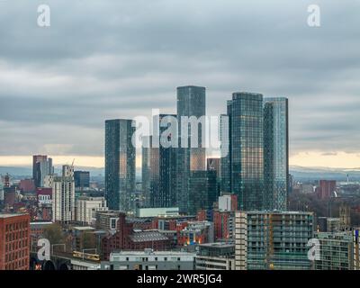 Drohne schoss über den Manchester Deansgate Square, Manchester, UK Stockfoto