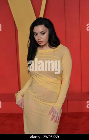 Los Angeles, USA. März 2024. LOS ANGELES, USA. 10. März 2024: Charli XCX auf der 30. Vanity Fair Oscar Party. Bildnachweis: Paul Smith/Alamy Live News Stockfoto