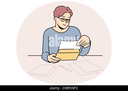 Ein Mann sitzt zu Hause am Tisch, offene Korrespondenz. Männlich mit Brille liest Nachricht oder Text in einem Postbrief. Post und Benachrichtigung. Vektordarstellung. Stock Vektor