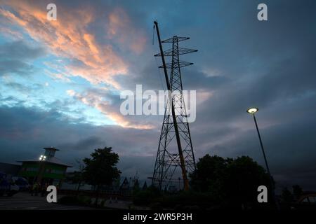 06/16 Ein Pylon wird vom WPD Telford abgenommen. Alle Rechte vorbehalten, F Stop Press Ltd Stockfoto