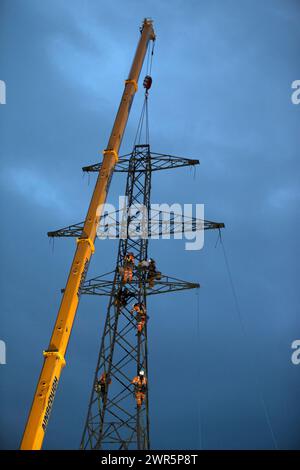 06/16 Ein Pylon wird vom WPD Telford abgenommen. Alle Rechte vorbehalten, F Stop Press Ltd Stockfoto