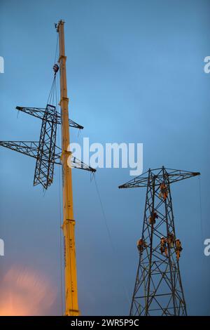 06/16 Ein Pylon wird vom WPD Telford abgenommen. Alle Rechte vorbehalten, F Stop Press Ltd Stockfoto