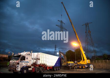 06/16 Ein Pylon wird vom WPD Telford abgenommen. Alle Rechte vorbehalten, F Stop Press Ltd Stockfoto