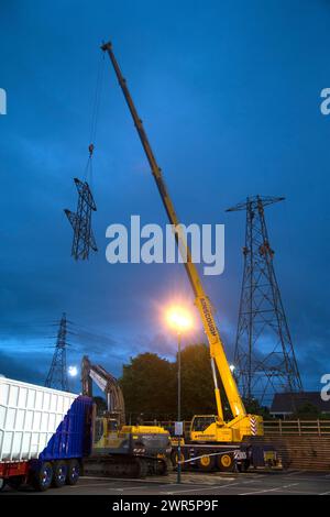 06/16 Ein Pylon wird vom WPD Telford abgenommen. Alle Rechte vorbehalten, F Stop Press Ltd Stockfoto