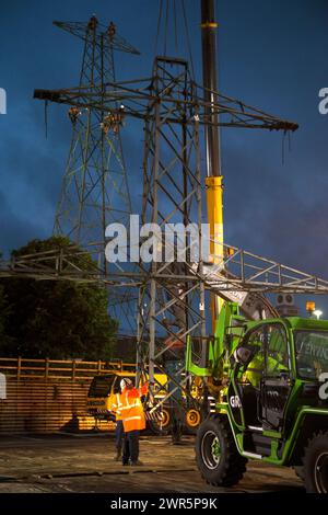 06/16 Ein Pylon wird vom WPD Telford abgenommen. Alle Rechte vorbehalten, F Stop Press Ltd Stockfoto