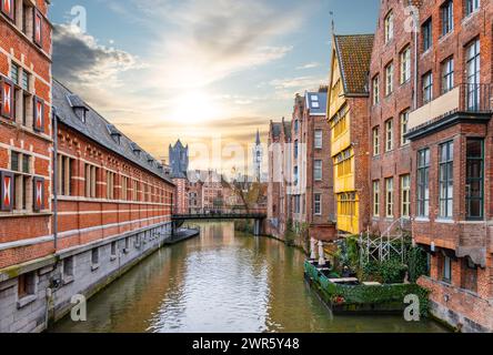 Kanal in der Altstadt von Gent, Belgien. Stockfoto