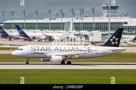 Ein Airbus A320-214 von Lufthansa startete vom Flughafen München. Registrierung D-AIZH. (München, Deutschland, 26.05.2022) Stockfoto