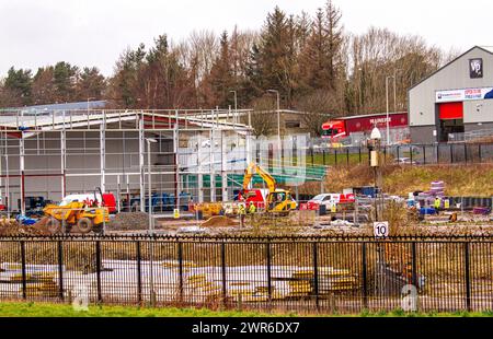 Dundee, Tayside, Schottland, Großbritannien. März 2024. Dundee begrüßt das neue Ford Centre wird seine Türen im Sommer 2024 öffnen. Ein Familienunternehmen wird auf einem 10 Hektar großen Grundstück an der Baird Avenue, Kingsway West Dundee, gebaut. Als neuer Ford Main Dealer in Dundee werden sie über eine vollständige Palette neuer Ford-Fahrzeuge verfügen, darunter den All Electric Ford Mustang Mach-E sowie über 100 Gebrauchtwagen und Nutzfahrzeuge. Quelle: Dundee Photographics/Alamy Live News Stockfoto