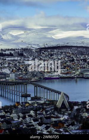 Blick auf Tromso vom Fjord Stockfoto
