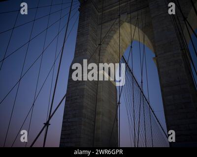 Brooklyn Bridge bei Sonnenuntergang Stockfoto