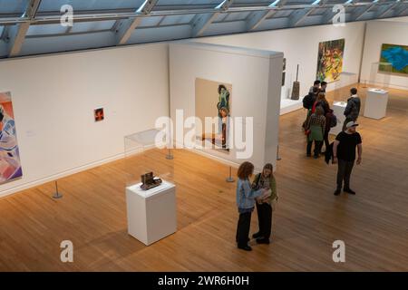 Das Metropolitan Museum of Art ist eine beliebte Touristenattraktion an der Museum Mile, New York City, USA 2024 Stockfoto