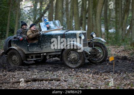 03/22 Michael New - Morris Oxford Special. Mitglieder des Vintage Sports-Car Clubs versuchen, Grip zu finden, während sie eine rutschige Klettertour, bekannt als, erklimmen Stockfoto