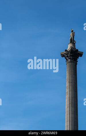 City of Westminster, London UK, 08. März 2024, Nelsons Column Trafalger Square Against A Clear Blue Sky Look UP with No People Stockfoto