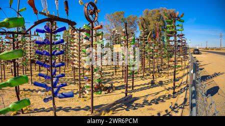 Elmer's Bottle Tree Ranch an der historischen Route 66 in Kalifornien Stockfoto