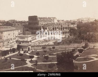 Blick auf das Kolosseum in Rom, Italien, Colosseo preso dai giardini farnesi (Roma) (Titel zum Objekt), Sommer & Behles, Rom, 1867 - 1874, Karton, Albumendruck, Höhe 320 mm x Breite 378 mm, Foto Stockfoto