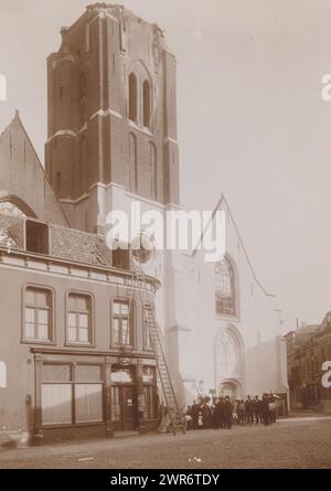 Ansicht der reformierten Kirche in Vlissingen nach dem Brand 1911, anoniem (Monumentenzorg), (zugeschrieben), Flushing, 1911, fotografischer Träger, Höhe 211 mm x Breite 168 mm, Foto Stockfoto