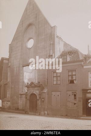 Ansicht der reformierten Kirche in Vlissingen nach dem Brand 1911, anoniem (Monumentenzorg), (zugeschrieben), Flushing, 1911, fotografischer Träger, Höhe 214 mm x Breite 152 mm, Foto Stockfoto