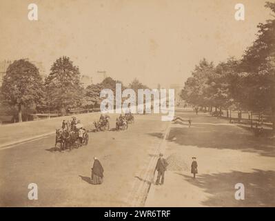 Perspektive de l'Avenue du Bois de Boulogne', Paris, X phot., ca. 1880 - c. 1900, Papier, Albumendruck, Höhe 212 mm, Breite 275 mm, Höhe 320 mm, Breite 379 mm, Foto Stockfoto