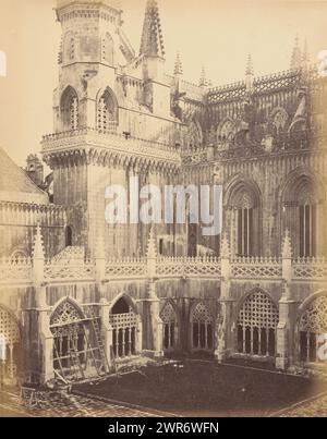 Ansicht der nordwestlichen Seite des Klosters von Batalha, Portugal, Allgemeine Ansicht des Klosters und der Kirche; von Nordwesten gesehen (Titel auf Objekt), Charles Thurston Thompson, Batalha, um 1863 - in oder vor 1868, fotografischer Träger, Albumendruck, Höhe 378 mm x Breite 298 mm, Fotografie Stockfoto